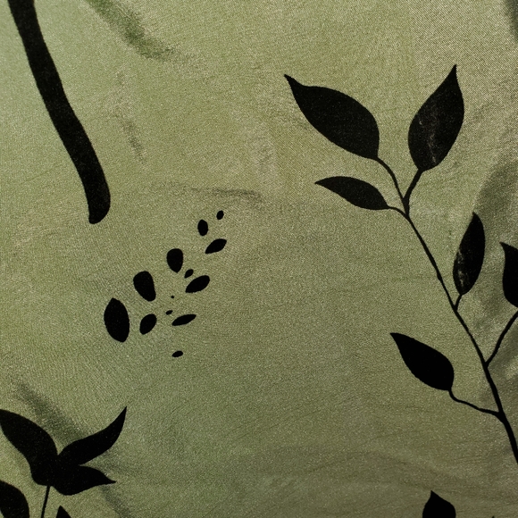 6 Green Curtains - Picture 3 of 4